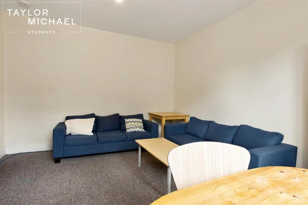 6 bedroom terraced house for rent