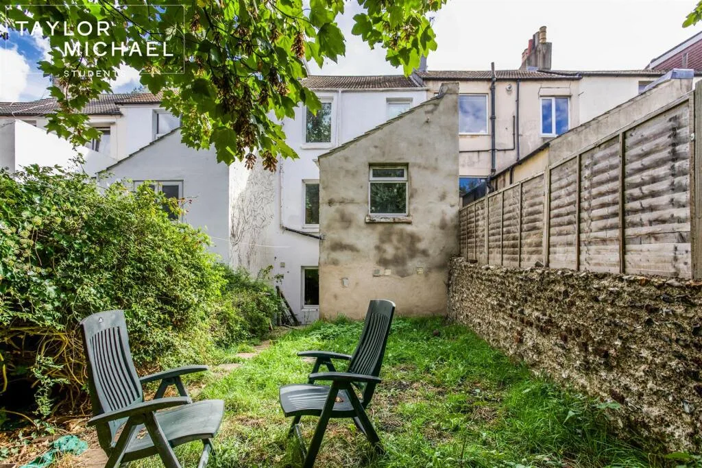 6 bedroom terraced house for rent