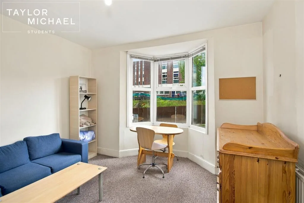 6 bedroom terraced house for rent