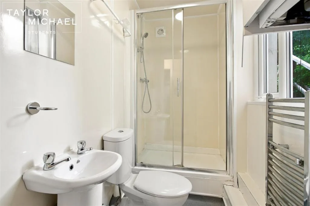 6 bedroom terraced house for rent
