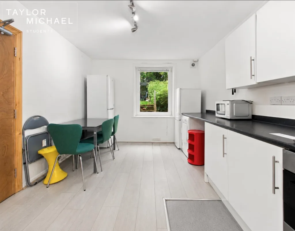 6 bedroom terraced house for rent
