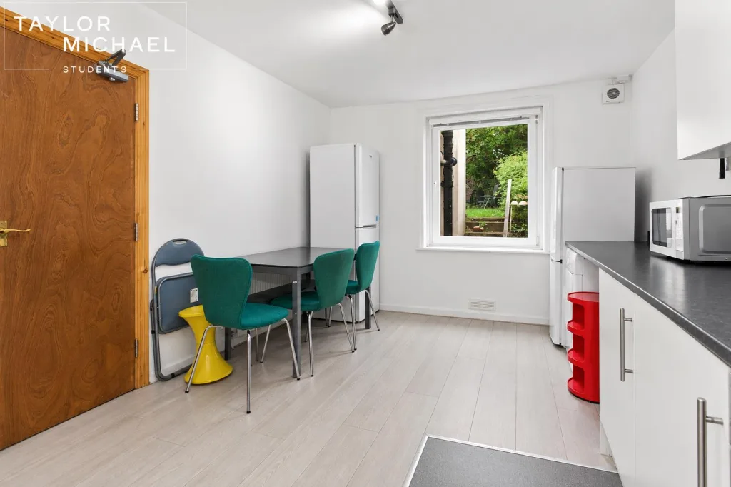 6 bedroom terraced house for rent
