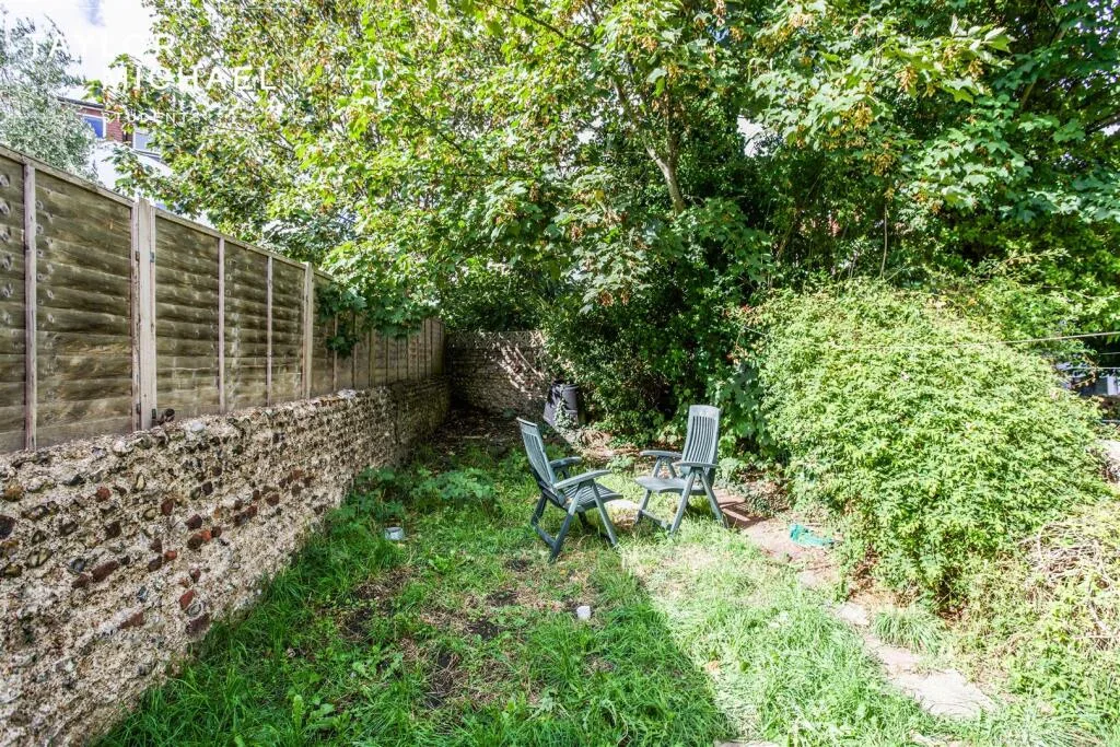 6 bedroom terraced house for rent