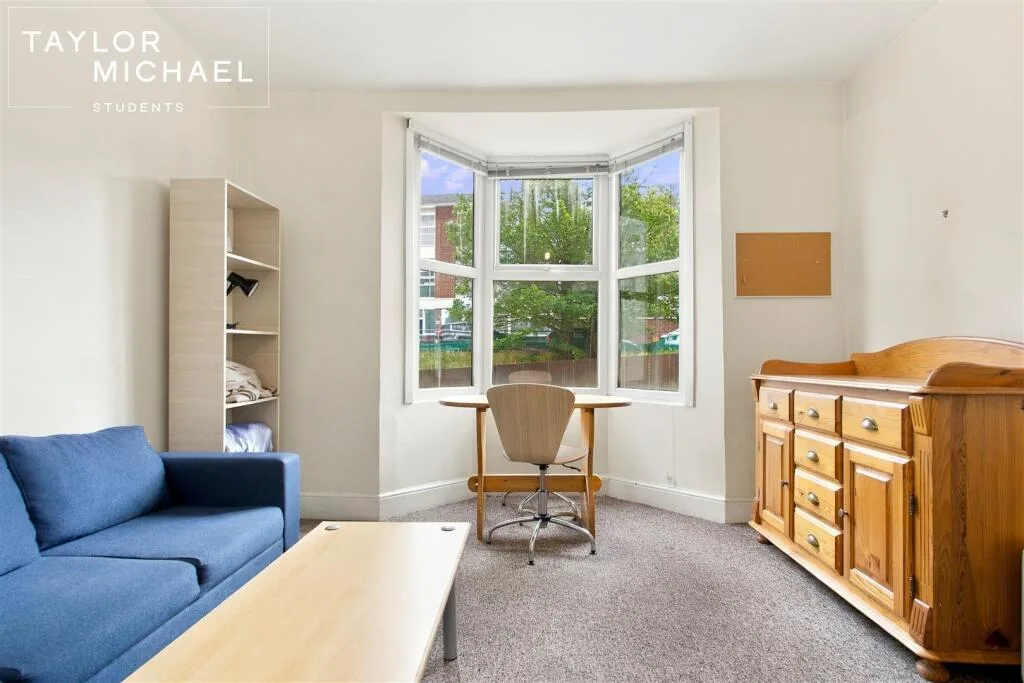 6 bedroom terraced house for rent