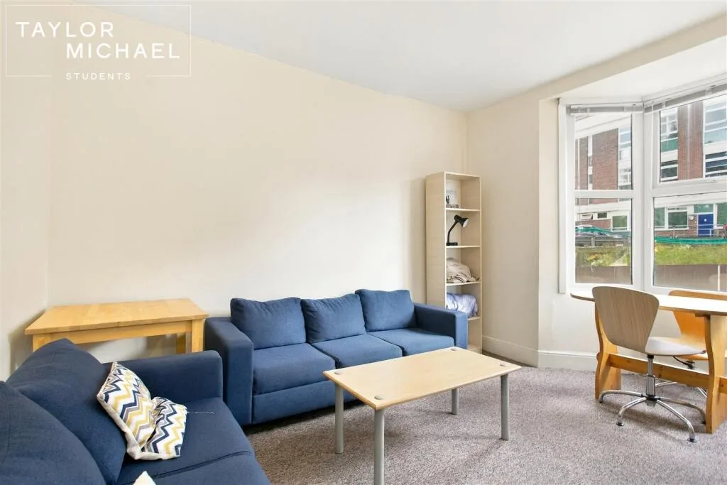 6 bedroom terraced house for rent
