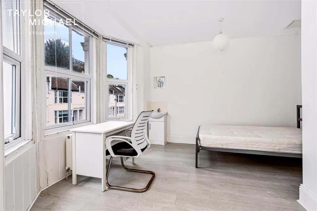 6 bedroom terraced house for rent