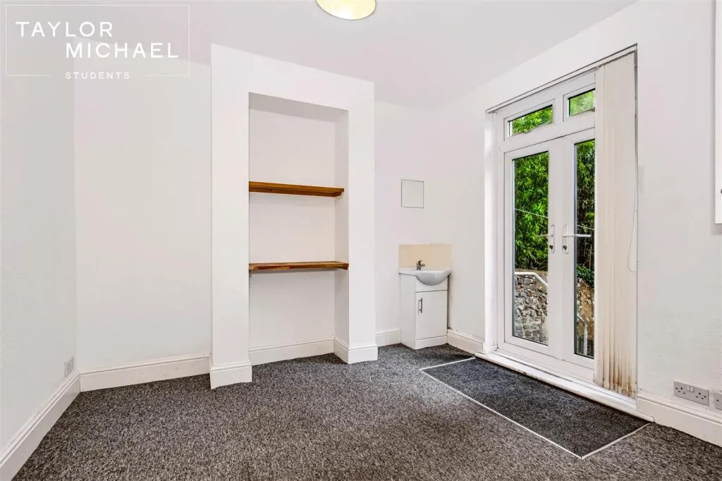 6 bedroom terraced house for rent