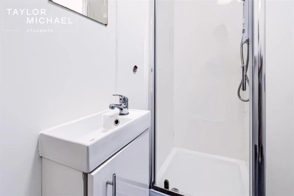 6 bedroom terraced house for rent