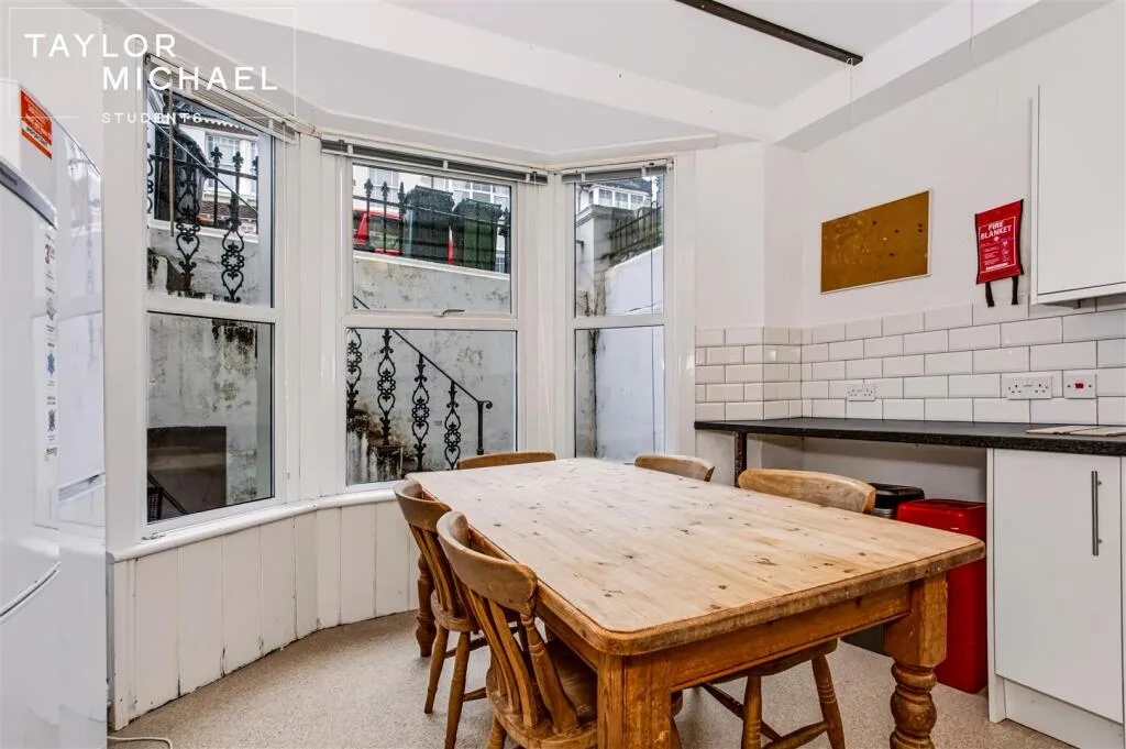 6 bedroom terraced house for rent