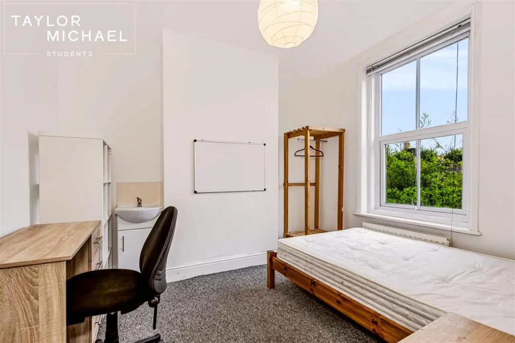 6 bedroom terraced house for rent