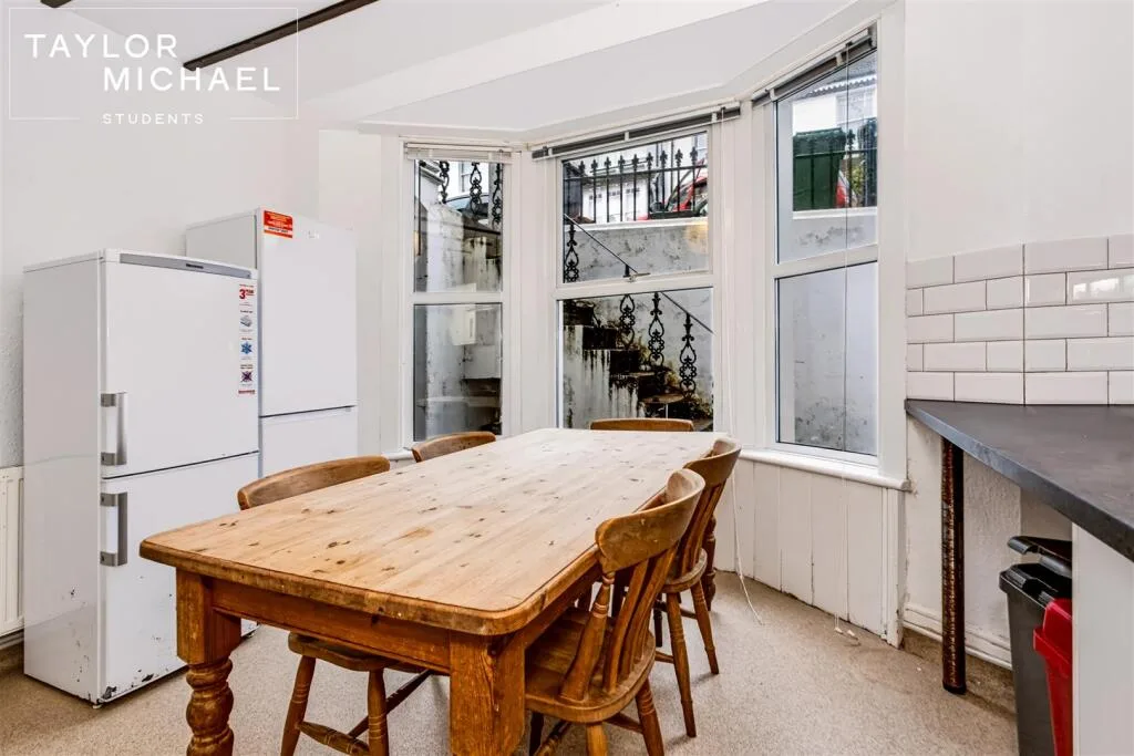 6 bedroom terraced house for rent