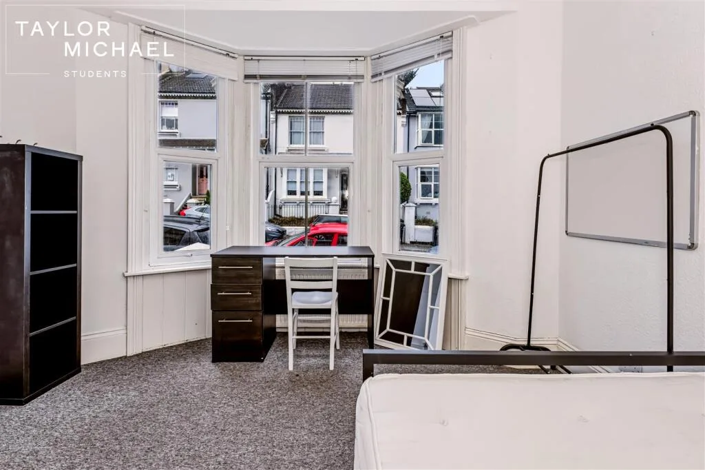 6 bedroom terraced house for rent
