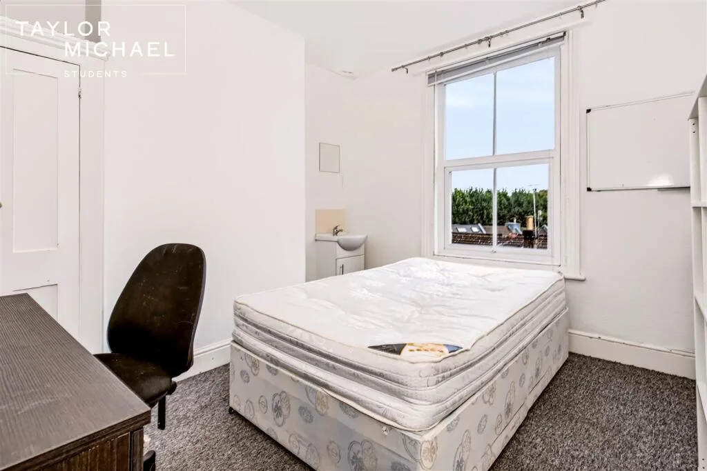 6 bedroom terraced house for rent