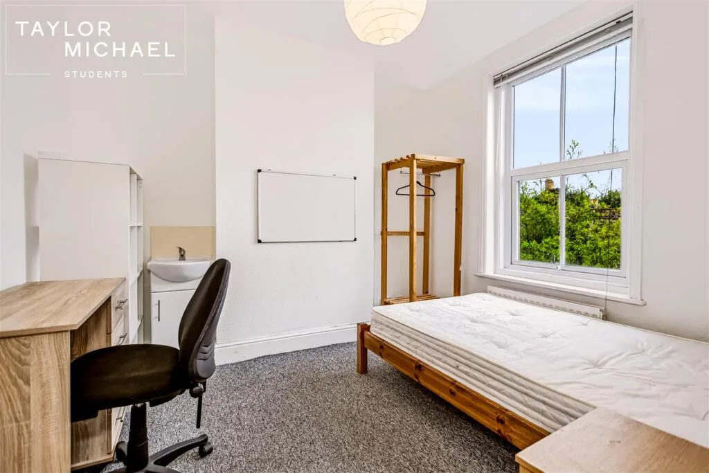 6 bedroom terraced house for rent