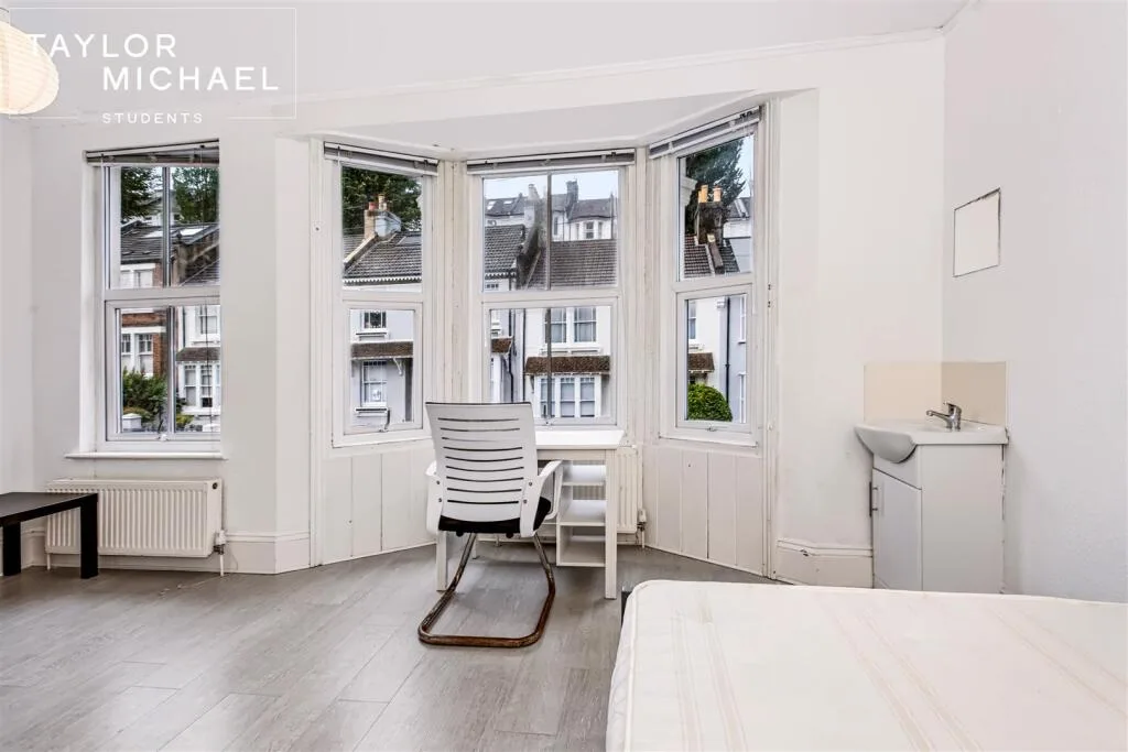 6 bedroom terraced house for rent