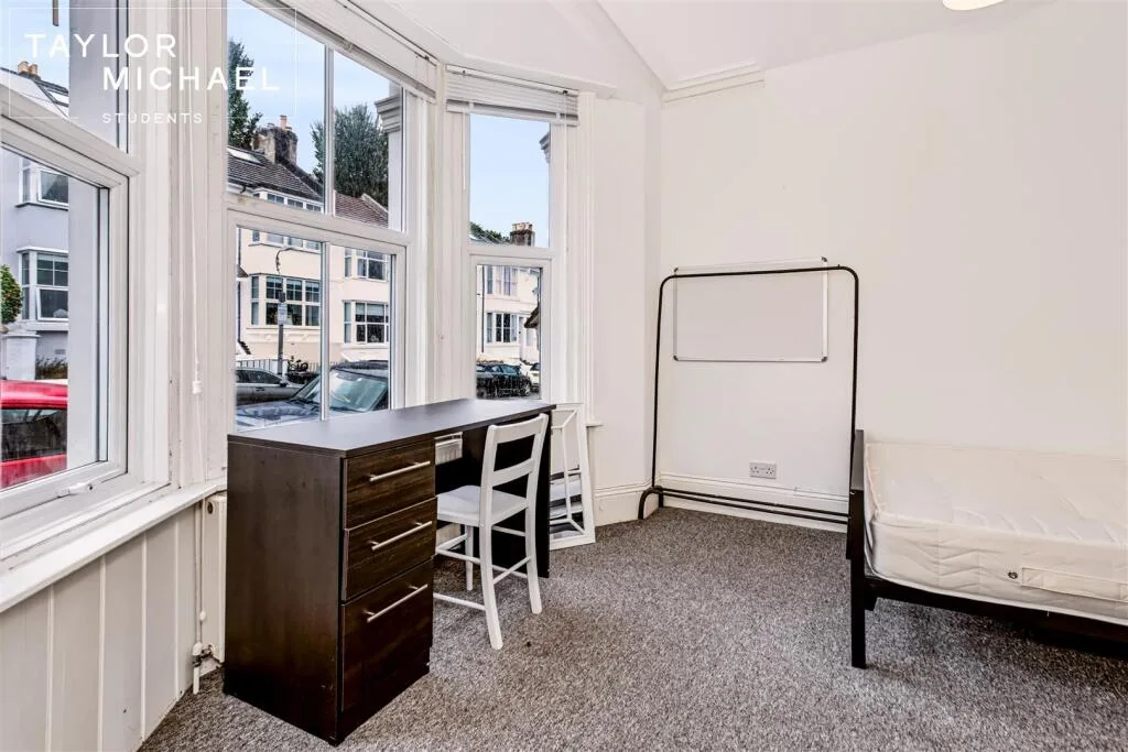 6 bedroom terraced house for rent