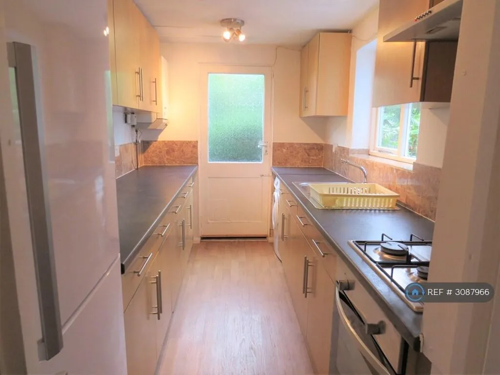 6 bedroom terraced house for rent