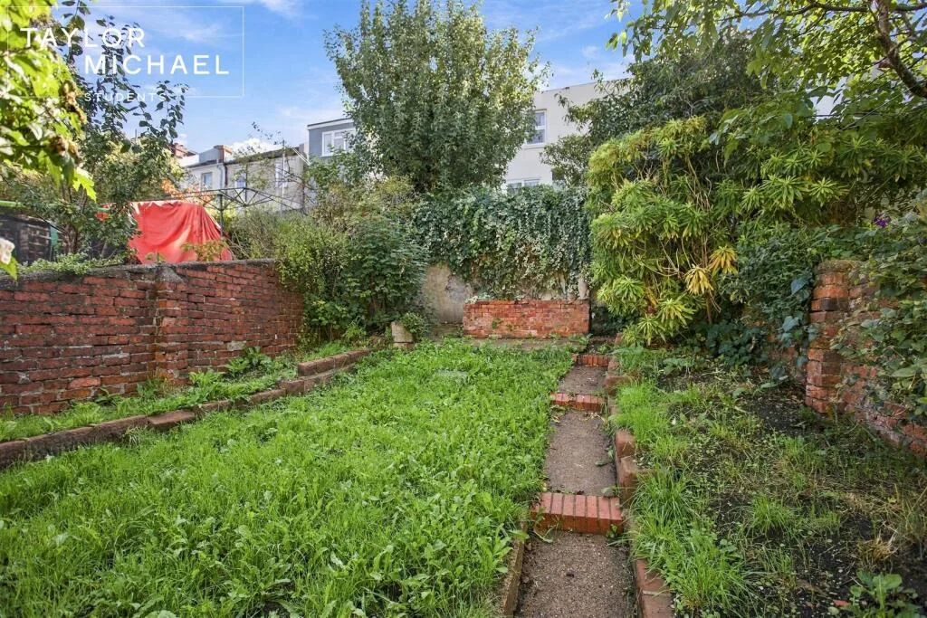 4 bedroom terraced house for rent