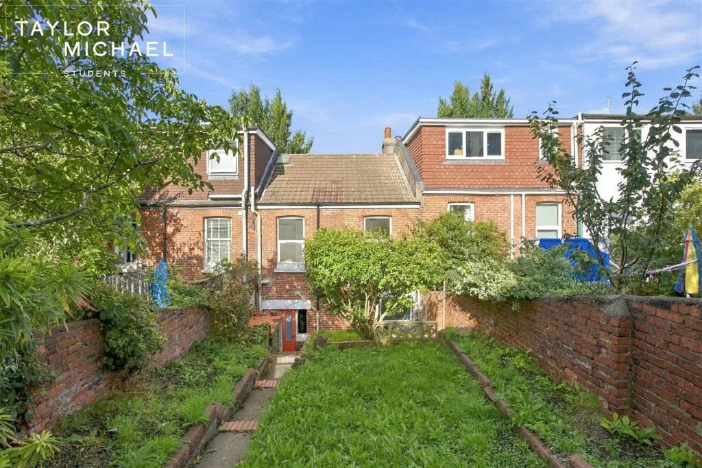 4 bedroom terraced house for rent