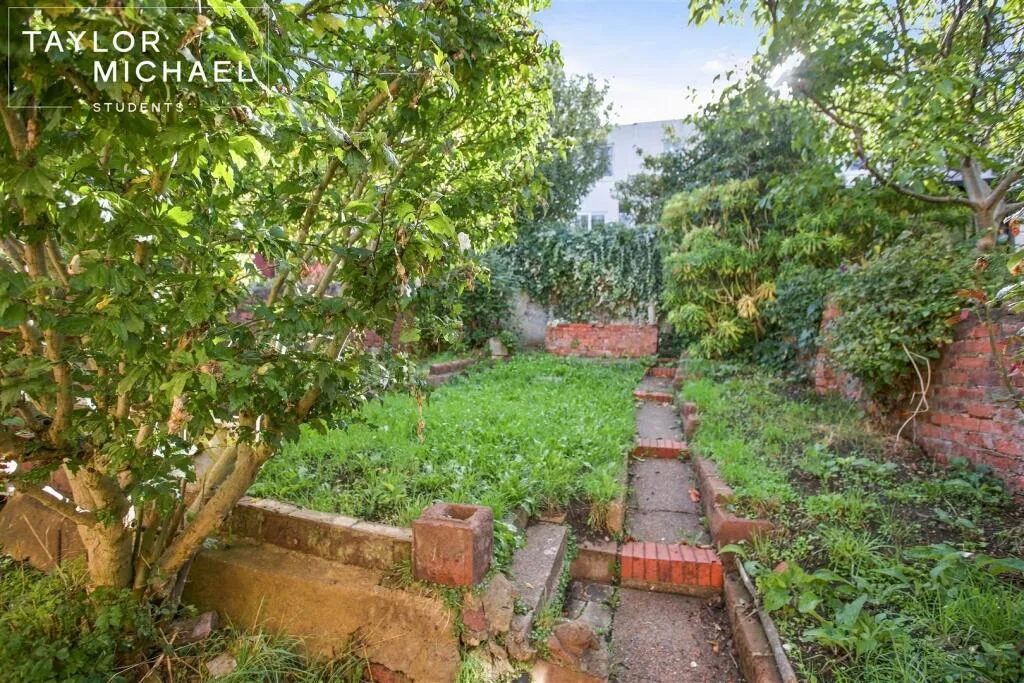 4 bedroom terraced house for rent