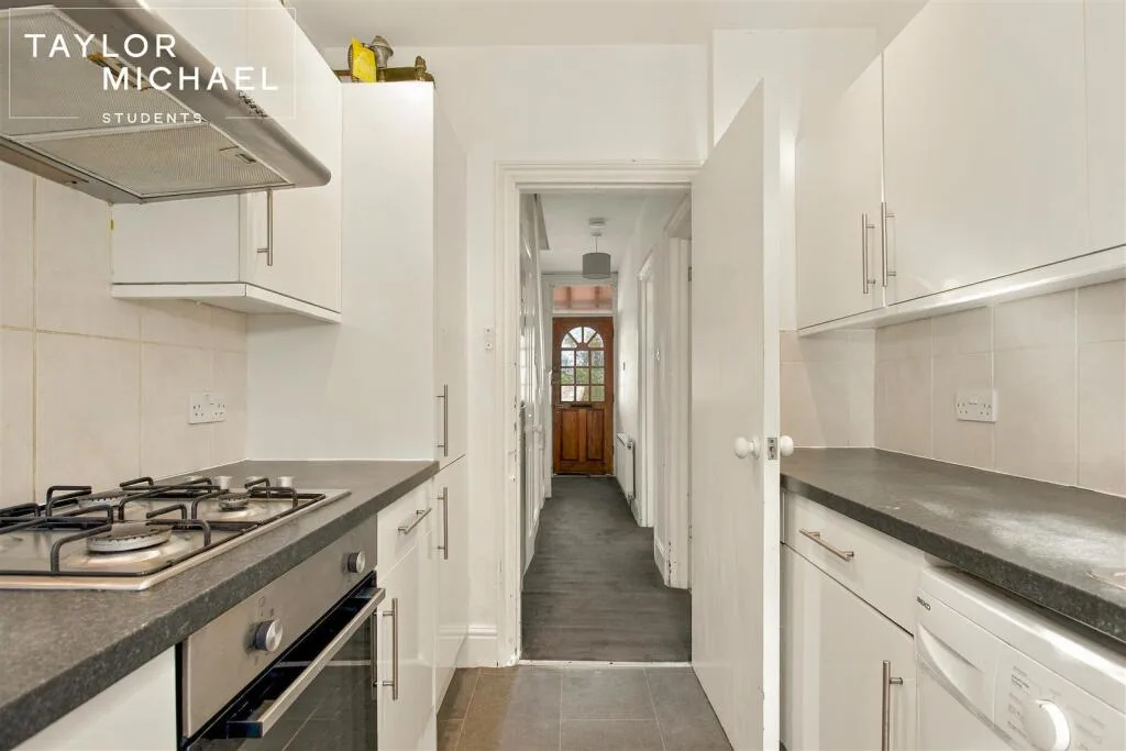4 bedroom terraced house for rent