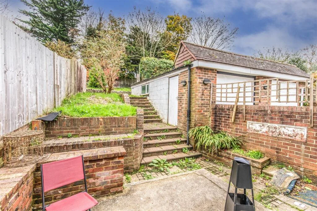 6 bedroom house for rent
