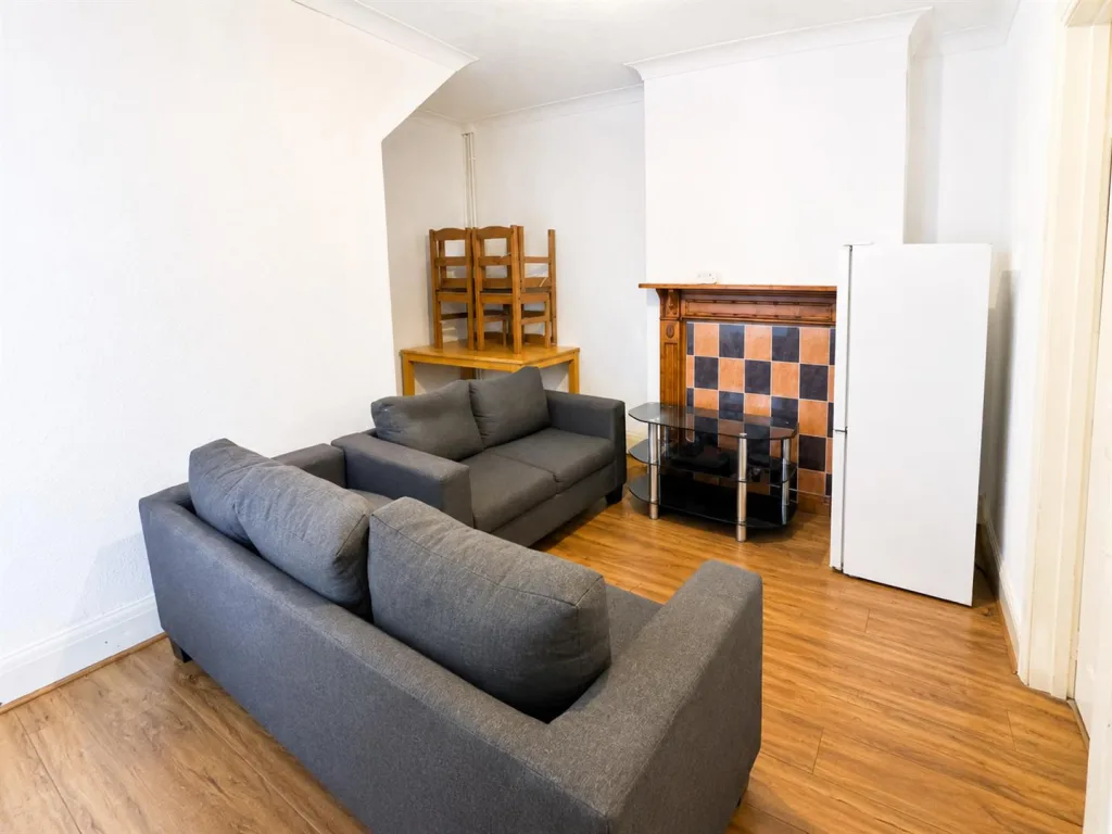 6 bedroom house for rent