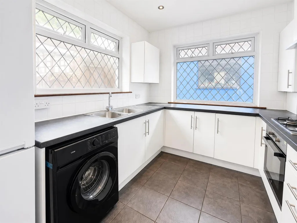 6 bedroom house for rent