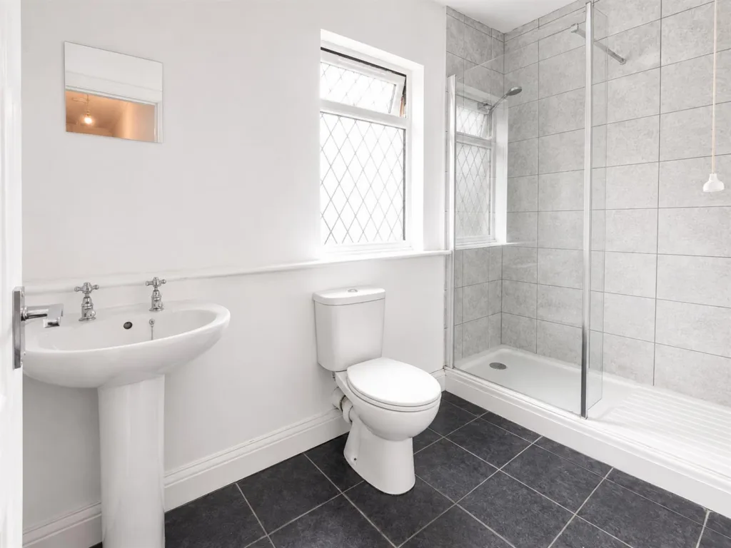 6 bedroom house for rent