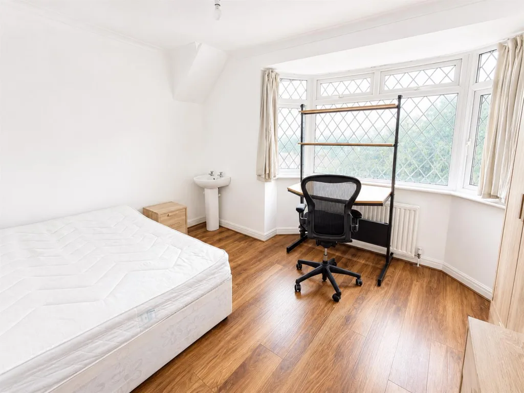 6 bedroom house for rent
