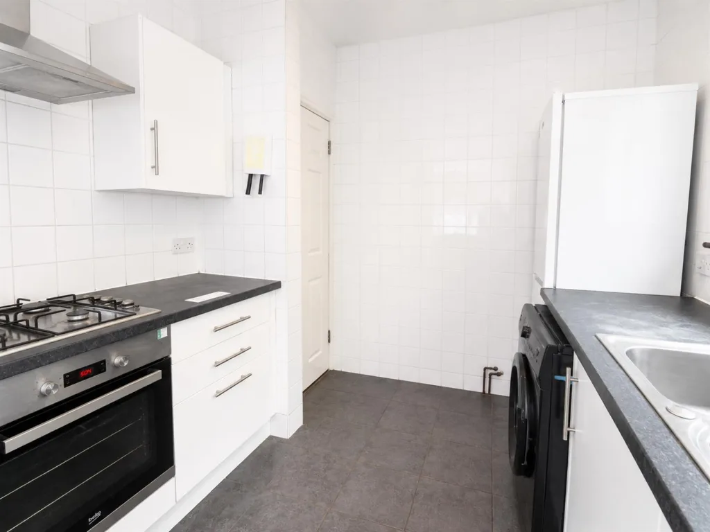6 bedroom house for rent