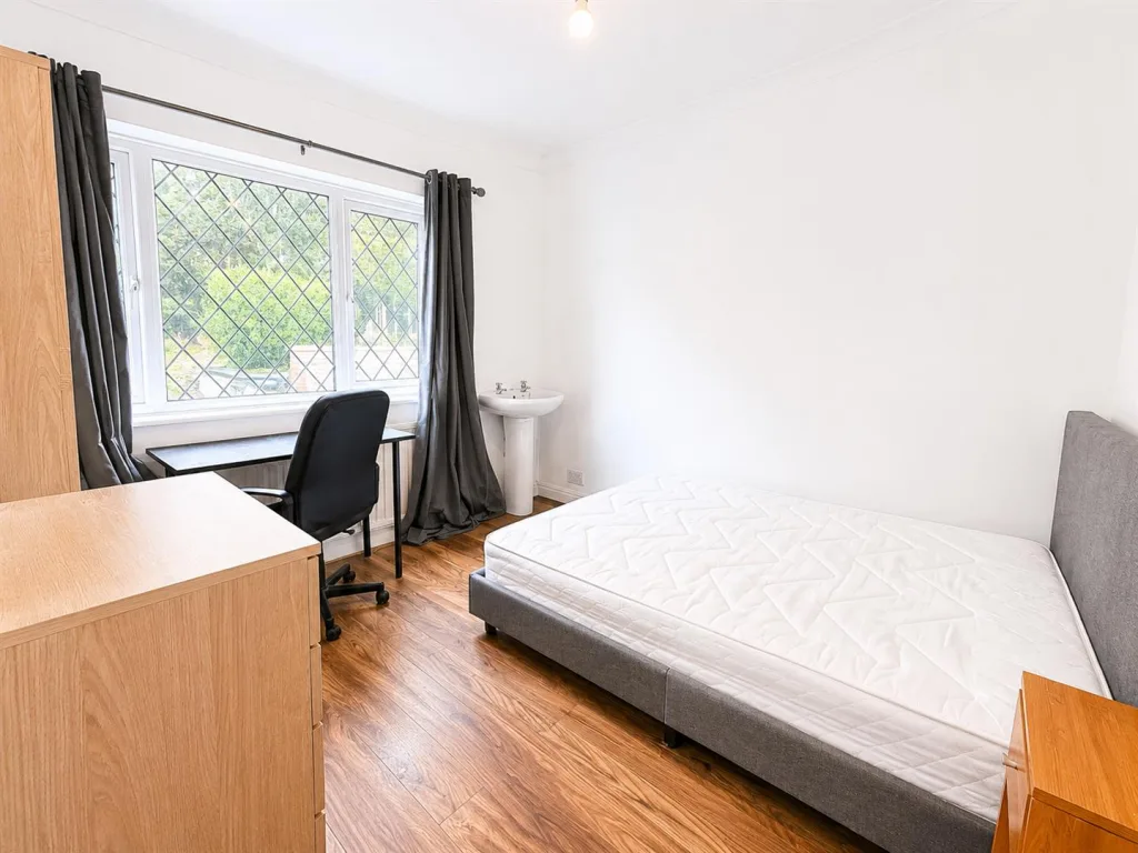 6 bedroom house for rent