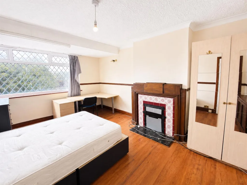 6 bedroom house for rent