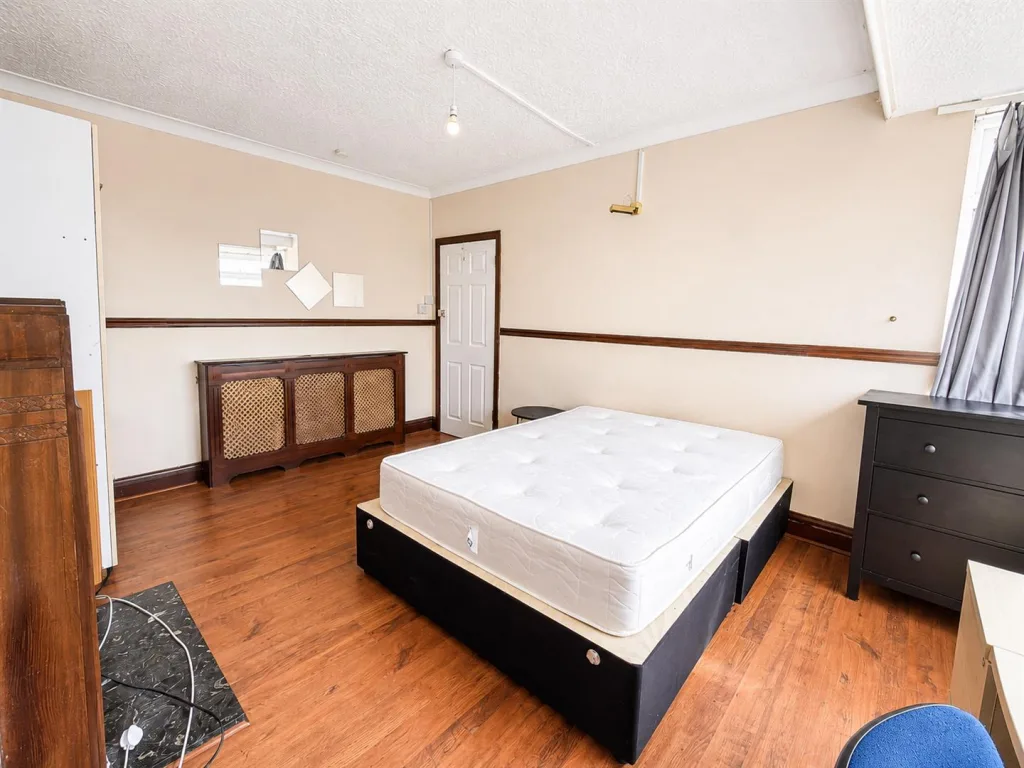 6 bedroom house for rent