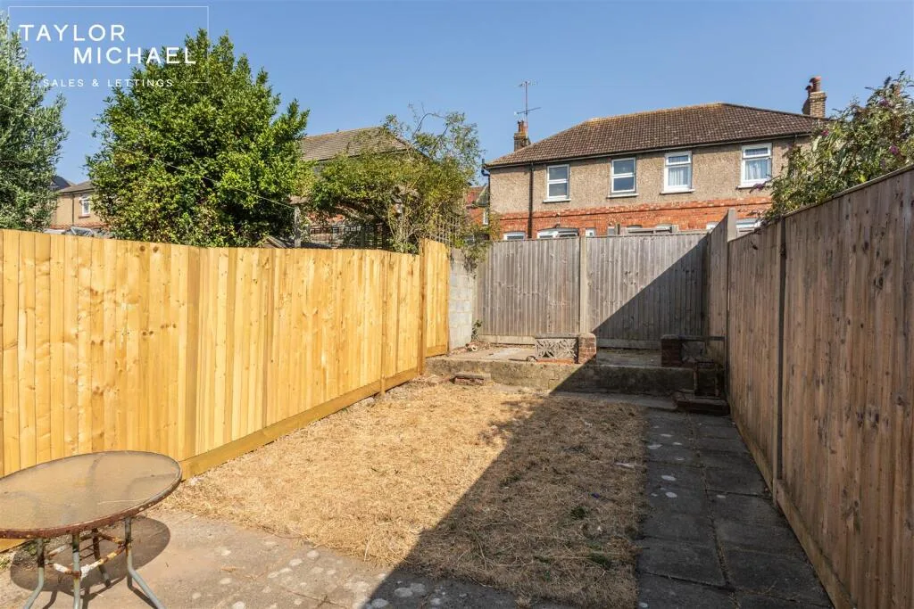 3 bedroom flat for rent