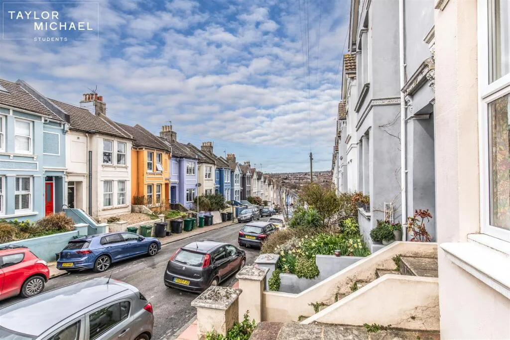 6 bedroom terraced house for rent
