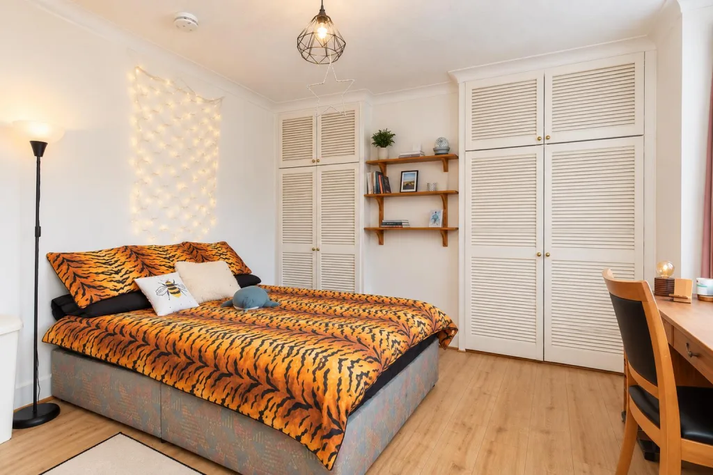 6 bedroom terraced house for rent