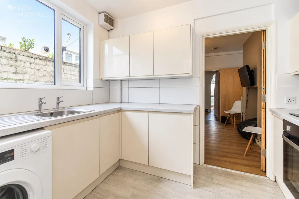 6 bedroom terraced house for rent
