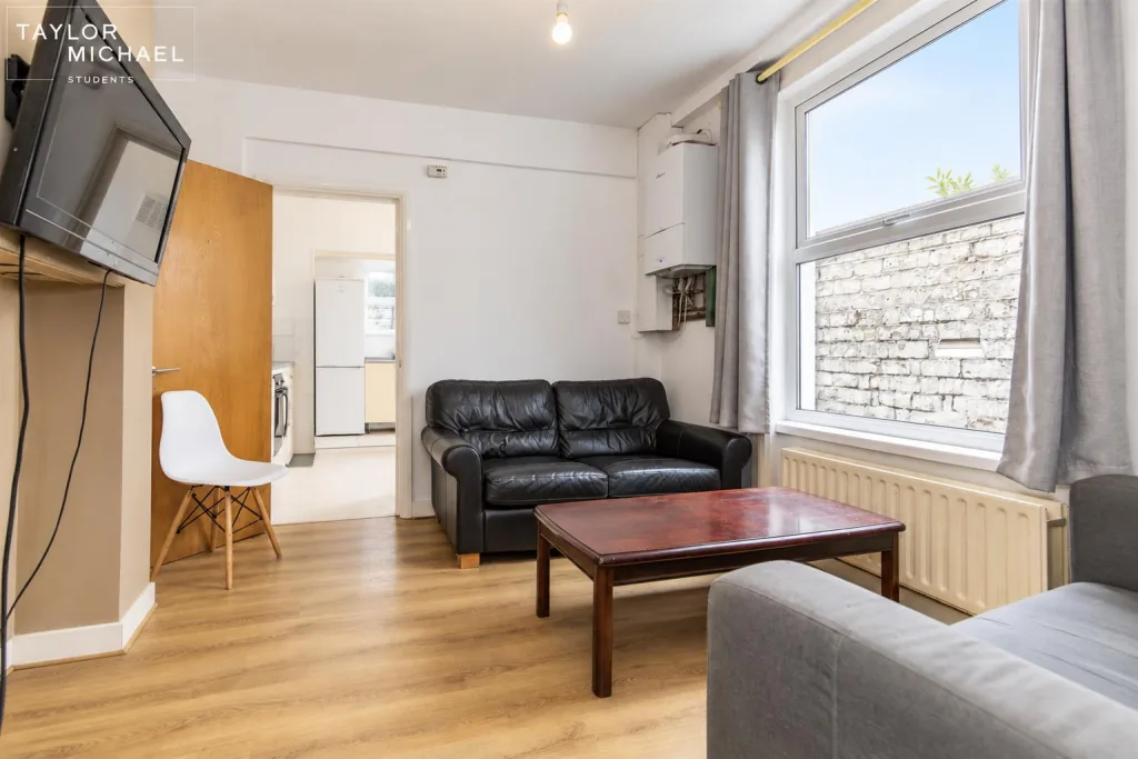 6 bedroom terraced house for rent