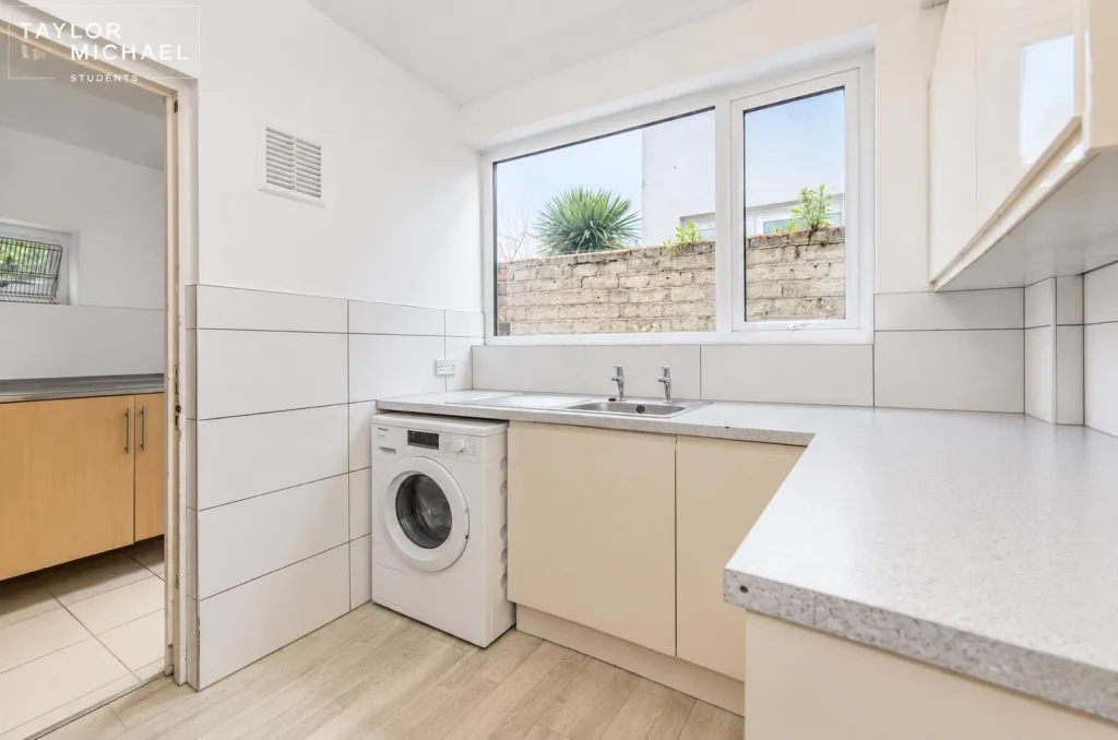 6 bedroom terraced house for rent