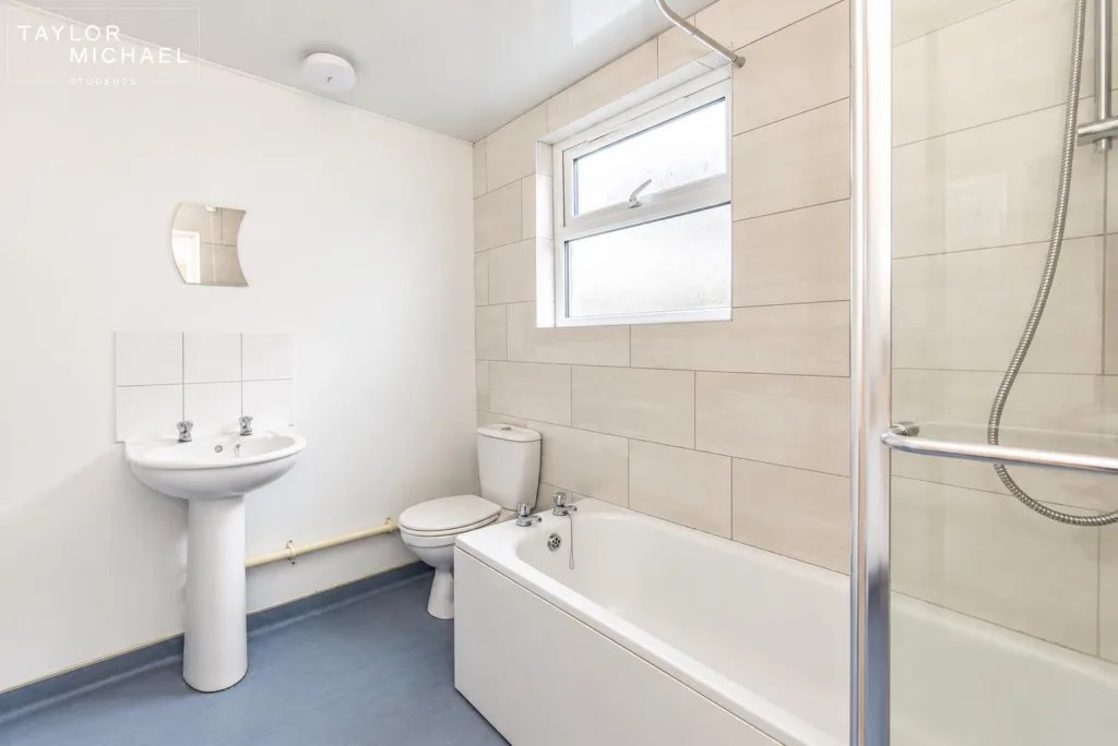 6 bedroom terraced house for rent