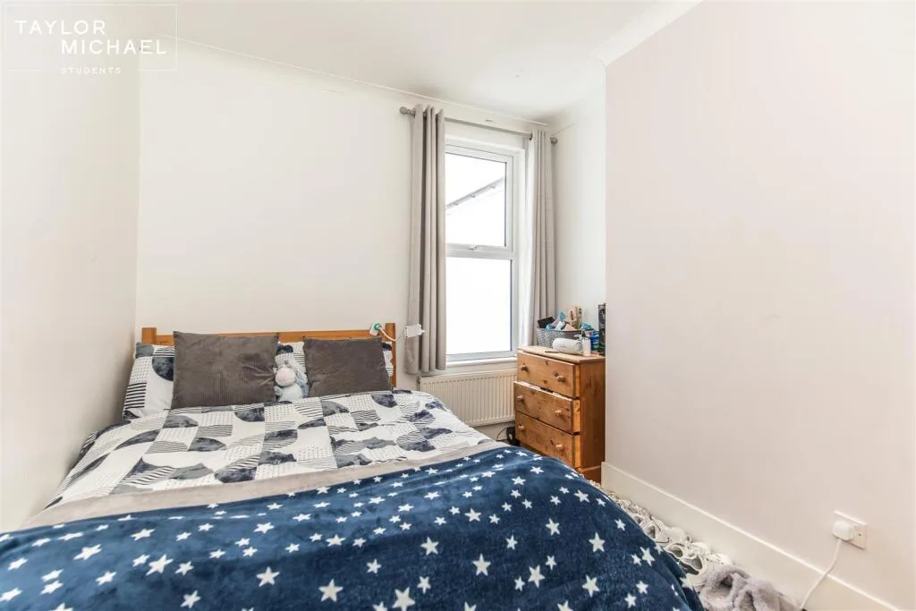 6 bedroom terraced house for rent