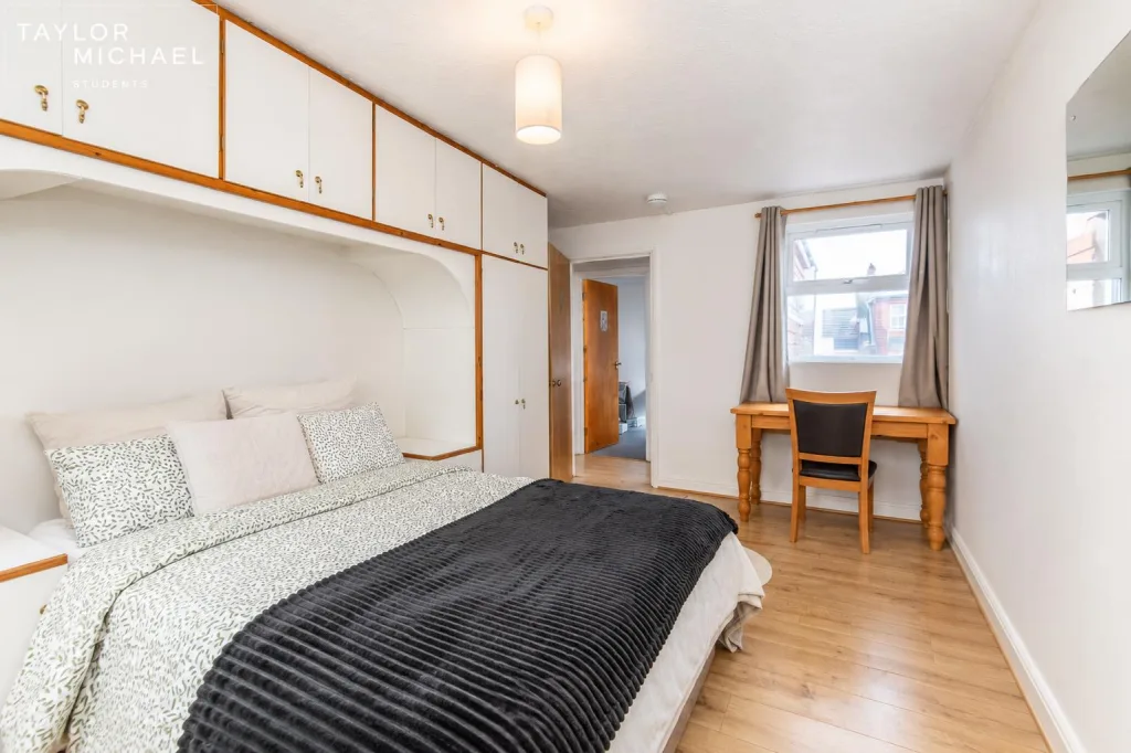 6 bedroom terraced house for rent