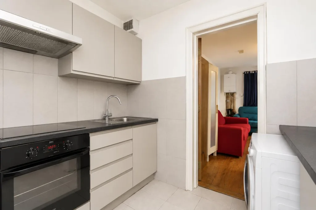 5 bedroom terraced house for rent