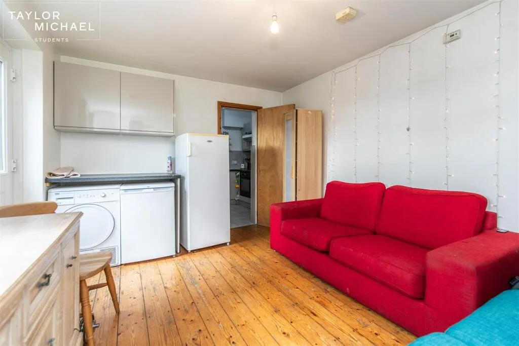 5 bedroom terraced house for rent