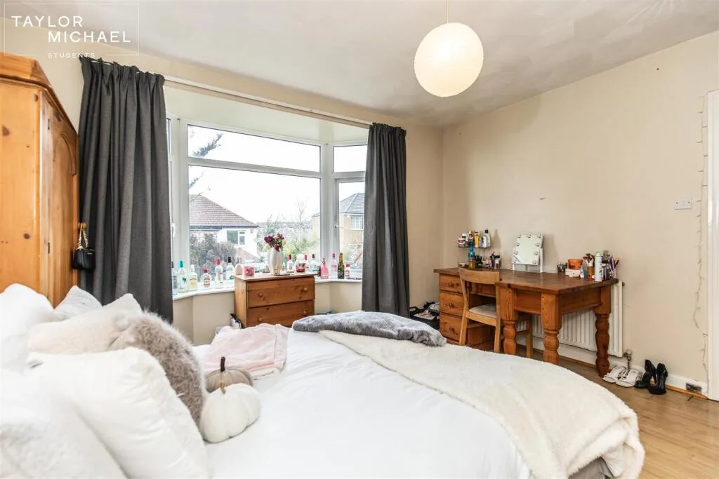 5 bedroom terraced house for rent