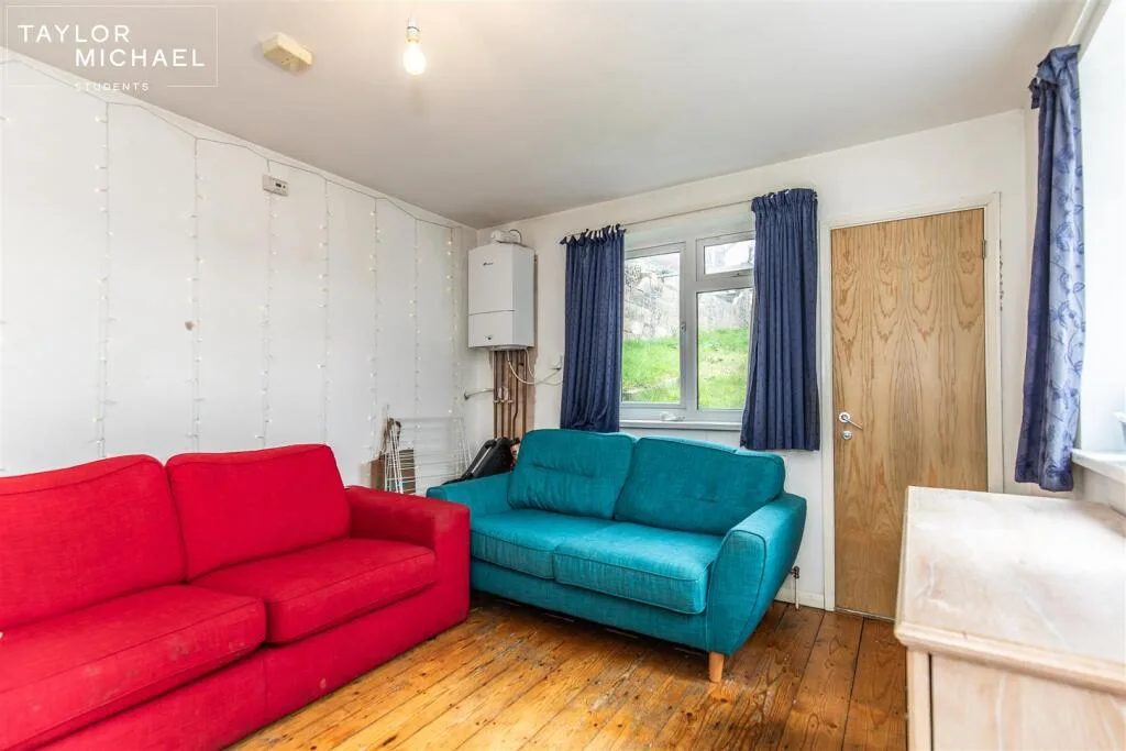 5 bedroom terraced house for rent
