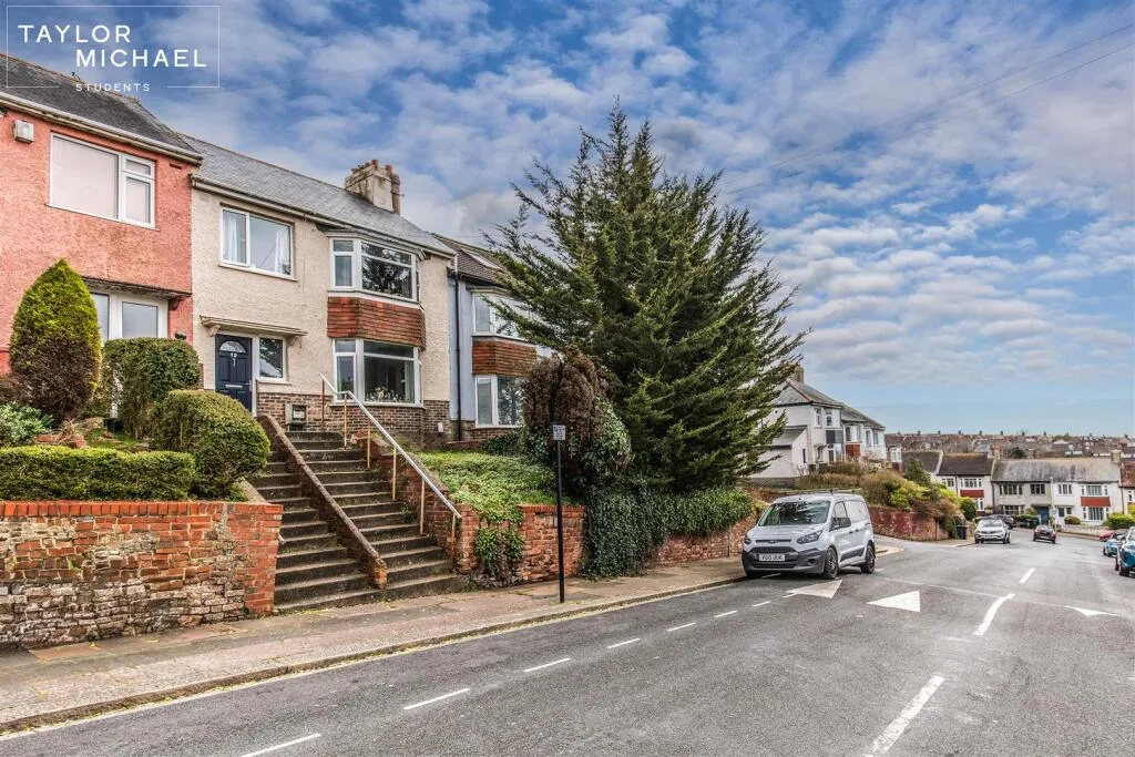 5 bedroom terraced house for rent