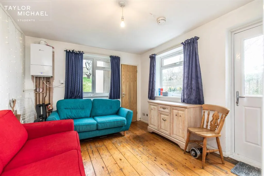 5 bedroom terraced house for rent