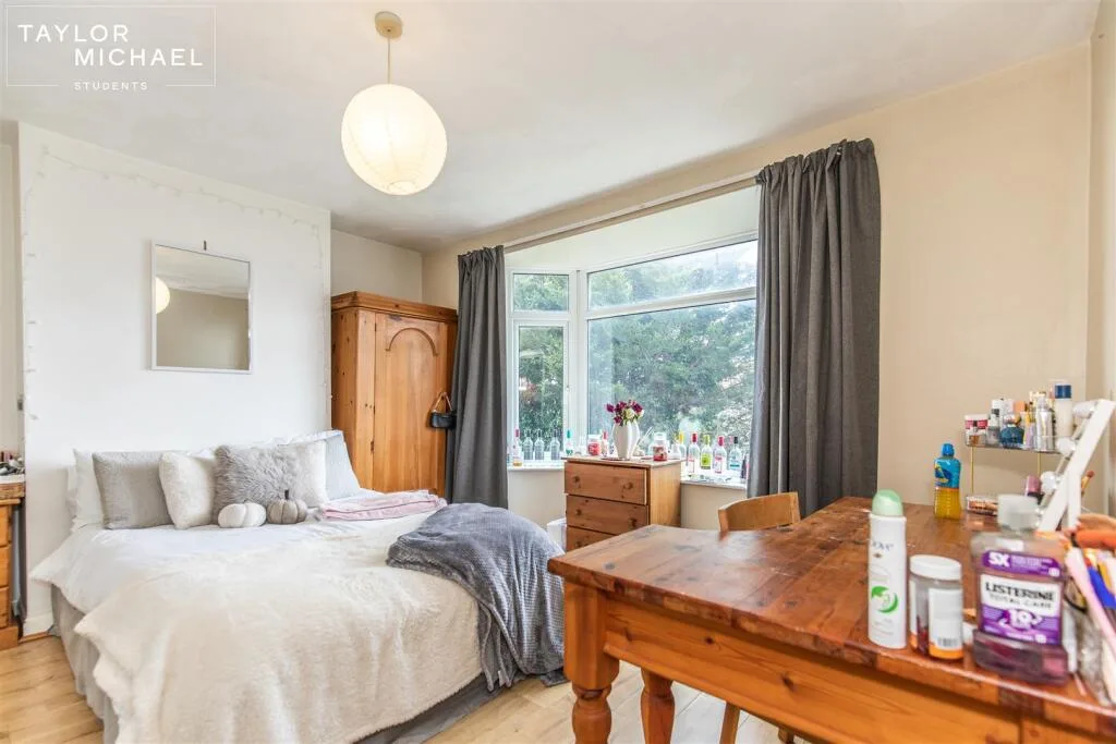 5 bedroom terraced house for rent
